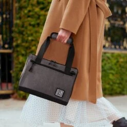 Brisby 4 Laags Geïsoleerde Koeltas - Lunchtas 10 Liter - Donkergrijs 13 Brisby 4 Laags Geïsoleerde Koeltas - Lunchtas 10 Liter - Donkergrijs -Buiten Kamperen 1200x1200 1628