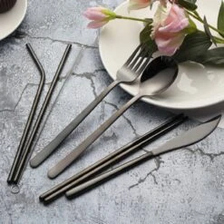 House Of Husk Reisbestek - Reis Bestekset - Chopsticks - Metalen Rietjes Met Borstel - Lepel - Vaatwasserbestendig - RVS - 7 Delig - Zwart -Buiten Kamperen 1200x1200 1872
