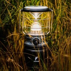 Favour L0944 Retro LED Lantaarn Hoog Vermogen 1300 Lumen, Vintage Design, Tuinlantaarn, Camping Lamp, Stormlantaarn Kleurtemperatuur Instelbaar Warm Wit Tot Koel Wit, Traploos Dimbaar Incl. Kaarslichtstand -Buiten Kamperen 1200x1200 2161