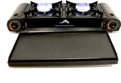 T&S - Draagbaar Dubbel Gasvuur Met Grillplaat En Transportkist - Camping Kooktoestel - Kookstel - Bakplaat - Gasfornuis - 2 Pits - Elektrische Ontsteking - Kookvuur - Kampeer Vuur -Buiten Kamperen 1200x830 2